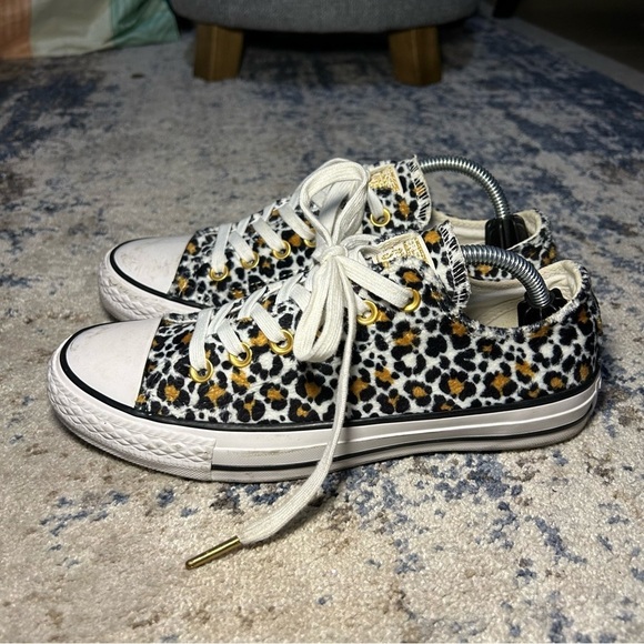 Converse Chuck Taylor All Star Velvet White & Gold Cheetah Print Sneakers Size 7 - Picture 2 of 11